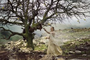 "חוה ״וְהַנָּחָשׁ, הָיָה עָרוּם, מִכֹּל חַיַּת הַשָּׂדֶה, אֲשֶׁר עָשָׂה יְהוָה אֱלֹהִים; וַיֹּאמֶר, אֶל-הָאִשָּׁה, אַף כִּי-אָמַר אֱלֹהִים, לֹא תֹאכְלוּ מִכֹּל עֵץ הַגָּן״ בראשית ג א׳"