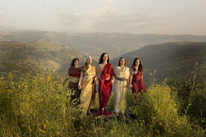 בנות צלופחד, מחלה, נעה, חוגלה, מילכה ותרצה ׳לָמָּה יִגָּרַע שֵׁם-אָבִינוּ מִתּוֹךְ מִשְׁפַּחְתּוֹ, כִּי אֵין לוֹ בֵּן; תְּנָה-לָּנוּ אֲחֻזָּה, בְּתוֹךְ אֲחֵי אָבִינוּ.׳ במדבר כז, 4