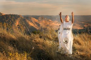 אלישבע, אשת אהרון ״וַיִּקְחוּ בְנֵי-אַהֲרֹן נָדָב וַאֲבִיהוּא אִישׁ מַחְתָּתוֹ, וַיִּתְּנוּ בָהֵן אֵשׁ, וַיָּשִׂימוּ עָלֶיהָ, קְטֹרֶת; וַיַּקְרִיבוּ לִפְנֵי יְהוָה, אֵשׁ זָרָה--אֲשֶׁר לֹא צִוָּה, אֹתָם;וַתֵּצֵא אֵשׁ מִלִּפְנֵי יְהוָה, וַתֹּאכַל אוֹתָם; וַיָּמֻתוּ, לִפְנֵי יְהוָה״ ויקרא י׳, א-ב